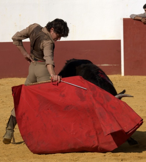 Torería en el derechazo de  Manuel Larios.