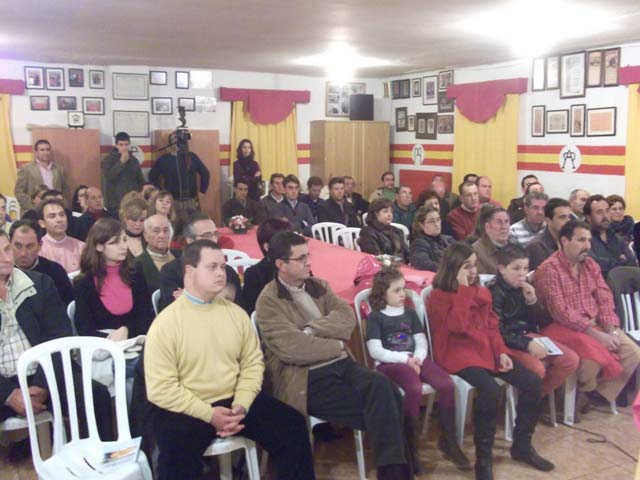 Aspecto que presentaba el salon de la Peña T. 'El Castillo'. (FOTO: J.M.Ambrós)