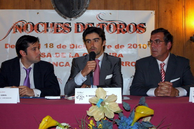 Miguel Ángel Perera durante la charla-coloquio. (FOTO: Gallardo)