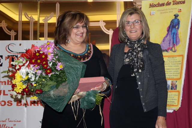 La sensibilidad femenina a la hora de adornar la sede de la peña también encontró premio.