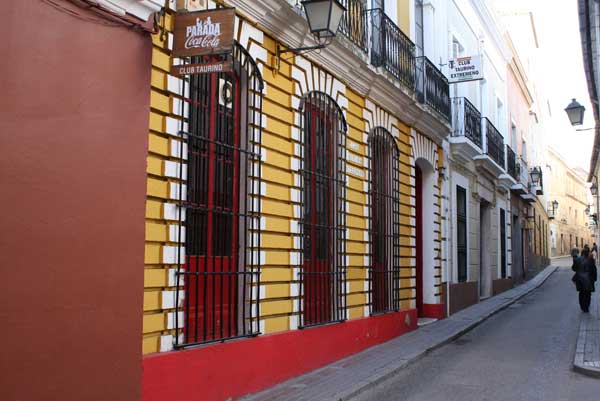 La fachada del Club Taurino Extremeño en la calle López Prudencio, nº 8 de Badajoz.