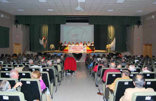 El salón estaba lleno hasta la bandera, señal inequívoca de la afición que hay en Don Benito.