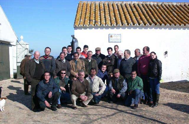 Como esta otra gran foto de la familia taurina de la Peña El Volapié.