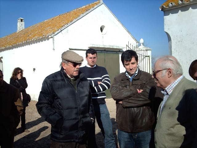 Eduardo Miura departiendo con José María Pérez