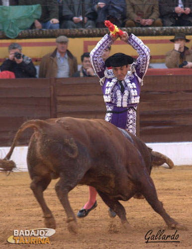 El Lili asomándose al balcón dejo un gran par en lo alto.