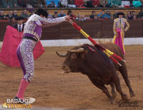 Sánchez Araujo dejando los palos en lo alto.