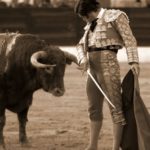 Desplante de Morante ante el cuarto toro de la tarde. (FOTO:Gallardo)