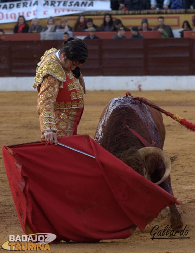 Gusto y aroma sevillano en el derechazo de Morante.