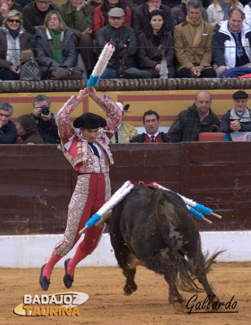 Otro excelso par del banderillero Curro Javier en el primero de Manzanares.