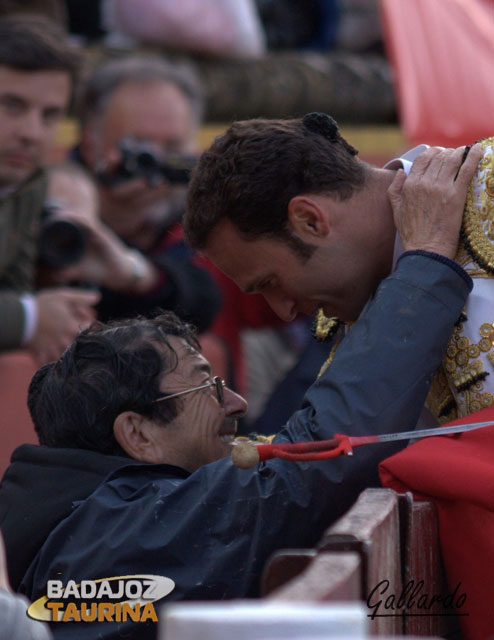 Momento del brindis de Ferrera a Fernando Masedo Torres. (FOTO:Gallardo)