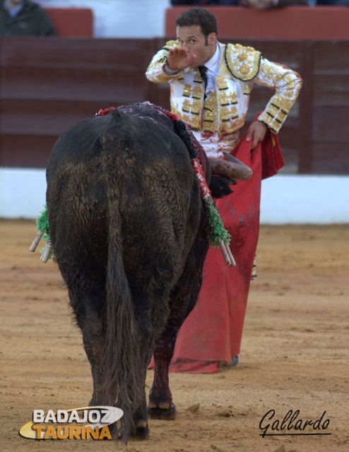 Simulando la suerte suprema una vez fue indultado Mosquetero.