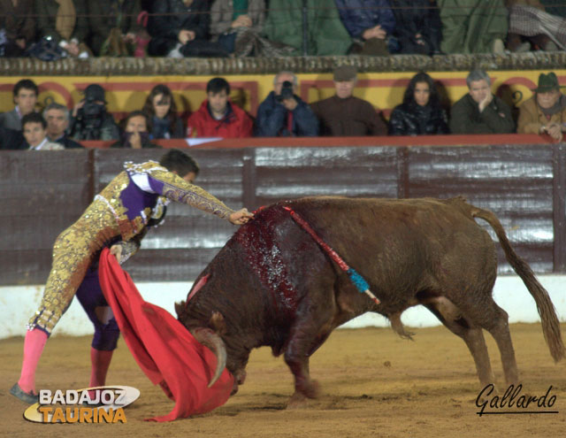 Soberbia volapié que tiró al toro sin puntilla.