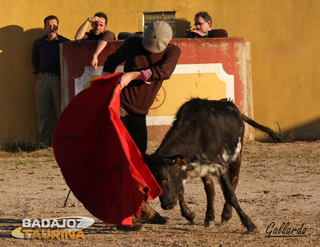 Marín, gustándose en el remate con el de pecho.