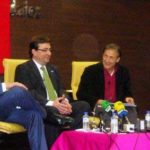 Los políticos debatiendo sobre la fiesta. (FOTO: A.C.)