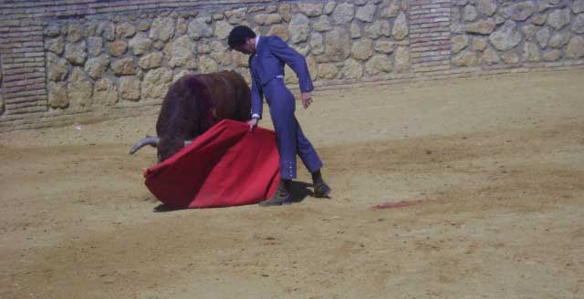 Como en este trincherazo de cartel de toros.