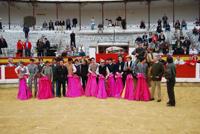 Los chavales de la Escuela momentos antes del Tentadero público.