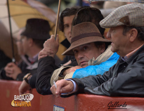 Luis Reina y su inseparable jipijapa pendiente de Cerro.