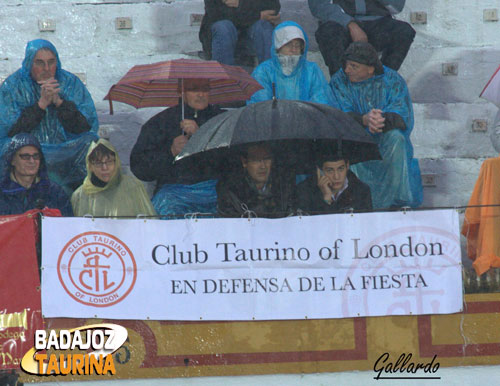 Defendiendo la Fiesta desde Londres; con un par.