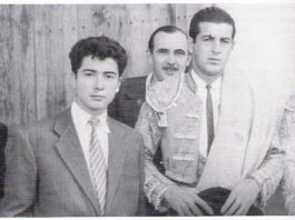 Un joven Fernando Masedo junto al maestro Antonio Ordóñez (FOTO del libro Cerro de San Albín)