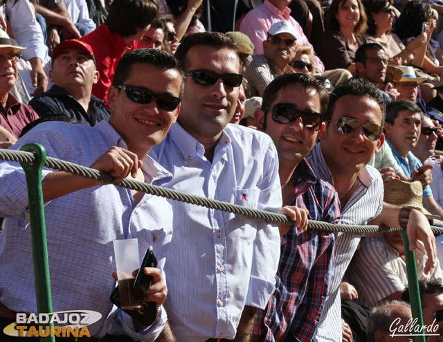 Desde Valencia del Ventoso vinieron estos aficionados a ver los toros.