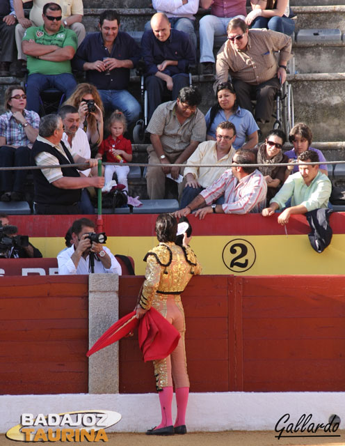 Perera brindando a Paquito Ruiz, pregonero taurino 2011.