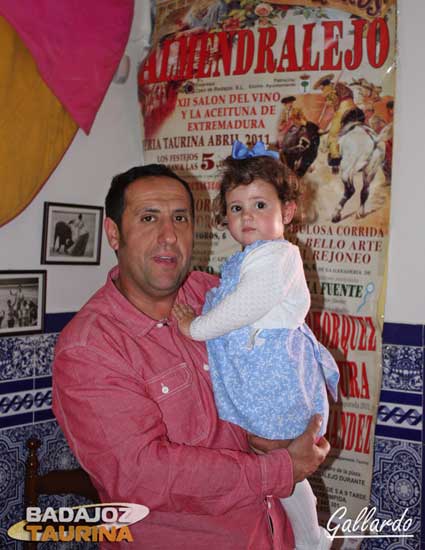 Moreno, del Puerta Grande, con su hija Lucía.