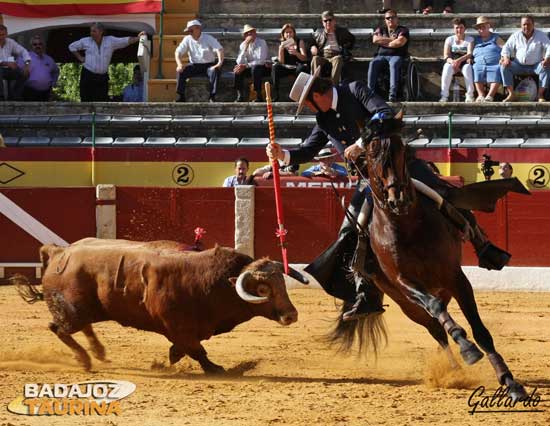 Bohórquez girando con 'Gallito'.