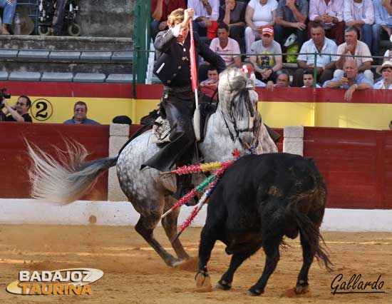 'Melero' dando los pechos al ir a matar.