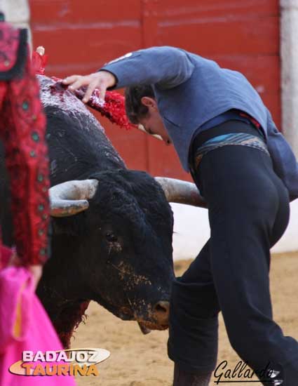 Desplante ante la cara del toro.