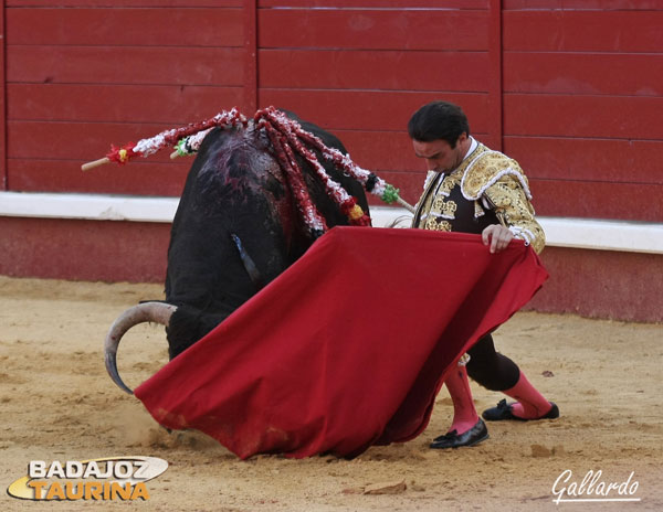 Ponce iniciando la faena de muleta. (FOTO: Gallardo)