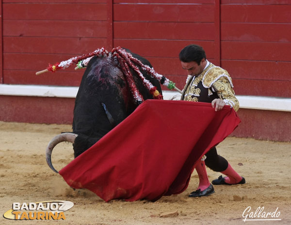 Ponce iniciando la faena de muleta. (FOTO: Gallardo)