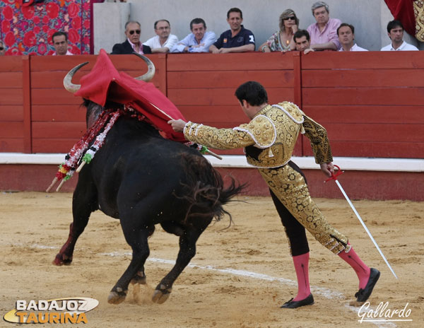 Ponce rematando una serie con el pase de pecho.