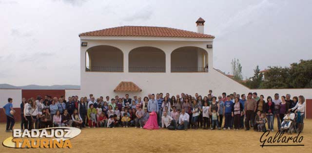 Foto de familia en Guadajira. (FOTO: Gallardo)