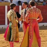 Momento en que Solís otorga la alternativa a Casquinha. (FOTO:Gallardo)