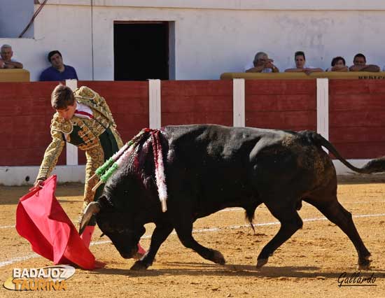 Casquinha toreando para adentro. (FOTO:Gallardo)