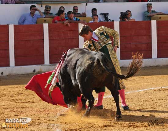 Toda la faena la hizo hacia los adentros.