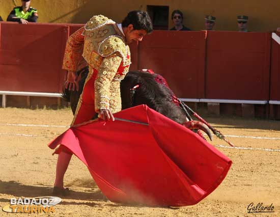 Bajando la mano en los redondos.