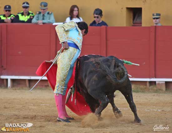 Muy ajustado en el toreo al natural.