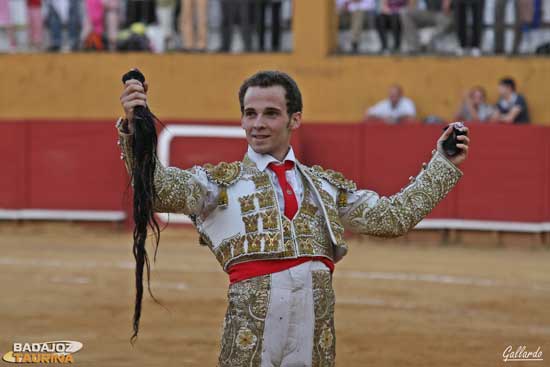 Dos y rabo simbólicos para premiar el indulto.