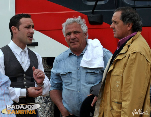 Paco Ojeda charlando con José Miguel Callejón.