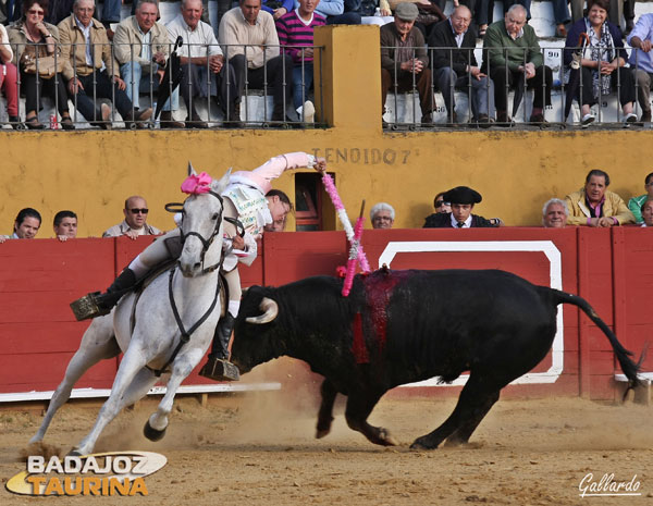 Espectacular par al violín de Ana Rita. (FOTO:Gallardo)