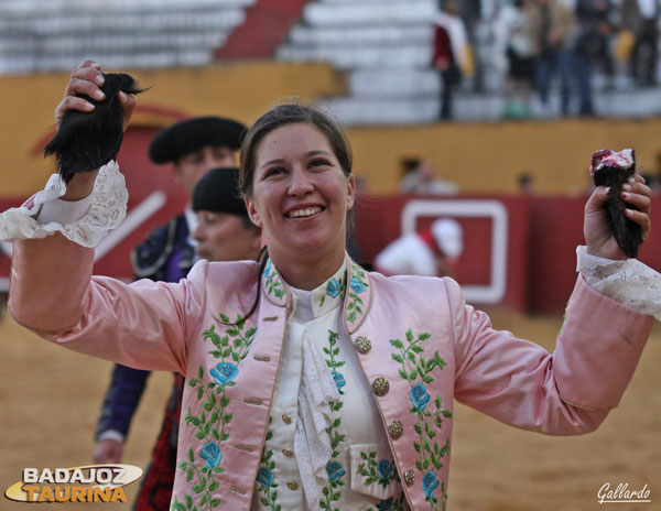 Feliz y contenta en la vuelta al ruedo.