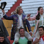 Todos a hombros. (FOTO: Gallardo)