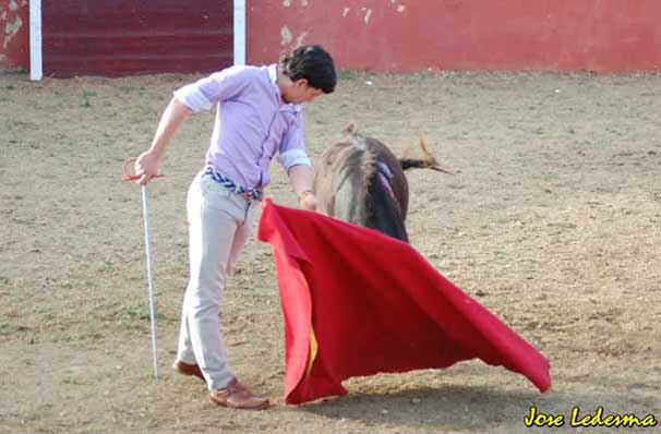 Rubén Lobato a punto de dar el de pecho.