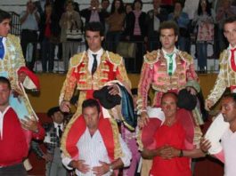 ¡A hombros! (FOTO: Gallardo)