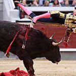 Momento angustioso de Perera en Madrid. (FOTO: Juan Pelegrín)
