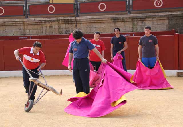 Remate a una mano de uno de los alumnos. (FOTO: Innotauro21)