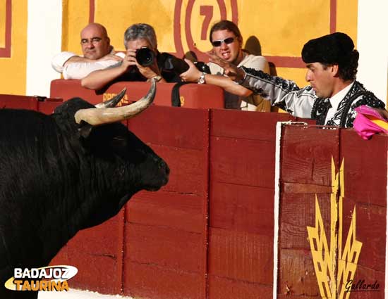 Fernando González, imantando al de Albarrán.