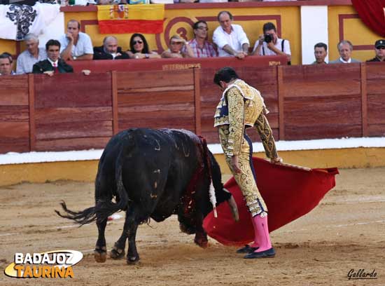 Derechazo desmayado de Enrique Ponce.