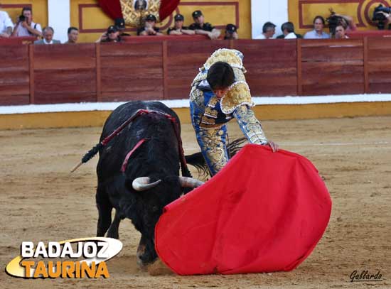 Idéntico sometimiento con la otra mano.